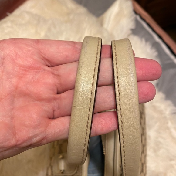 SALE. Authentic Gucci in amazing condition ❤️💕💜 - Picture 6 of 14